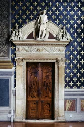 Türrahmen in der Sala dei Gigli, der Johannes den Täufer darstellt, 1470 (Marmor)